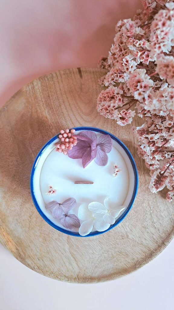 Bougie Artisanale Parfumée et Fleurie | CÈDRE & VìOLETTE